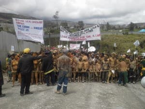 Massive Protests in Porgera over violation to MOA agreement with landowners